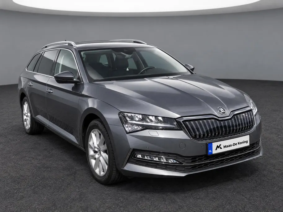 Škoda Superb Combi 1.4 TSI iV 218pk DSG Business Edition Plus · Camera · Inklap. Trekhaak · Stoelverwarming · Keyless · ACC · Apple/Android Car Play · Garantie t/m 17-06-2028 of 100.000km