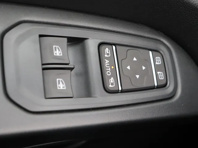 Renault Trafic 170PK L2H1 | 2 SCHUIFDEUREN | Luxe | DC DUBBEL CABINE BLACK EDITION | FULL OPTION | NAVIGATIE | CAMERA | KEYLESS | PARKEERSENSOREN