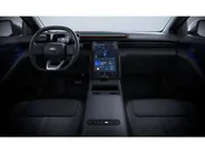 Ford Explorer Collection Extended Range RWD 79 kWh | 3.500,- Ready Set Ford Bonus | 20' Zwarte Velgen | Zwart dak en spiegels | Elektrisch Wegklapbare Trekhaak | Stoel- en Stuurverwarming | El. Achterklep | Memory Functie Bestuurdersstoel | 0,99% rente icm Ford options