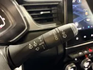 Renault Captur 90PK TCe Intens | Navi | Camera | Climate Control | Parkeersensoren | Apple CarPlay/Android Auto | Licht & Regen Sensor | Full LED | Lichtmetalen Velgen | Armsteun |