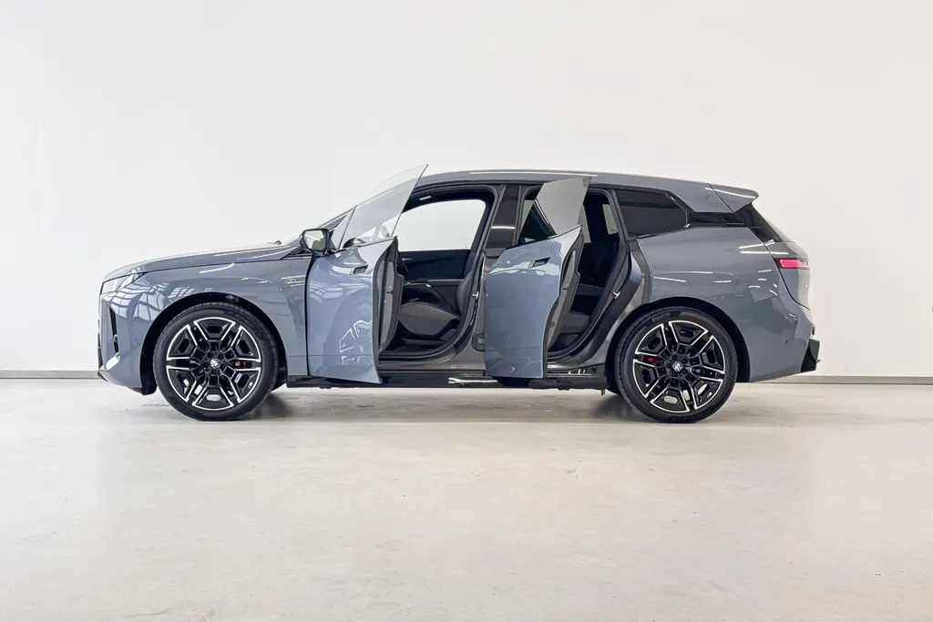 BMW iX xDrive M70