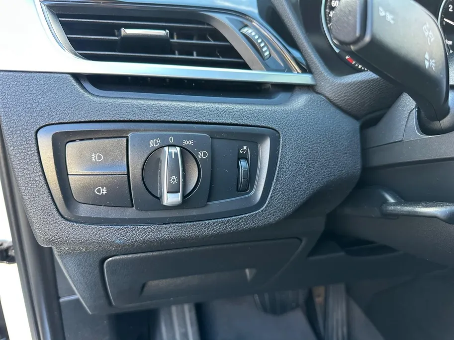 BMW X1 sDrive18i High Executive | Automaat | Head-Up Display | Automatische Achterklep | Panorama Dak | Stoelverwarming | Volledig Lederen Bekleding | Dealer Onderhouden | Camera | 12 Maanden BOVAG Garantie