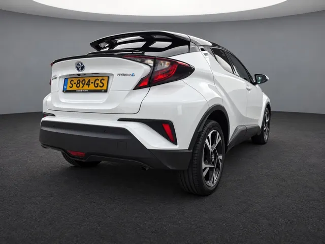 Toyota C-HR 1.8 Hybrid Style Bi-Tone | Parkeersensoren | Stoelverwarming