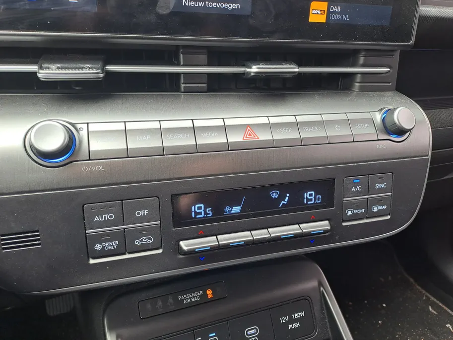 Hyundai Kona 1.6 GDI HEV Comfort Smart AUTOMAAT | Trekhaak | Stoel/Stuur verwarming | Camera | Navigatie | Adaptieve Cruise | Apple Carplay/Android Auto | Hybride