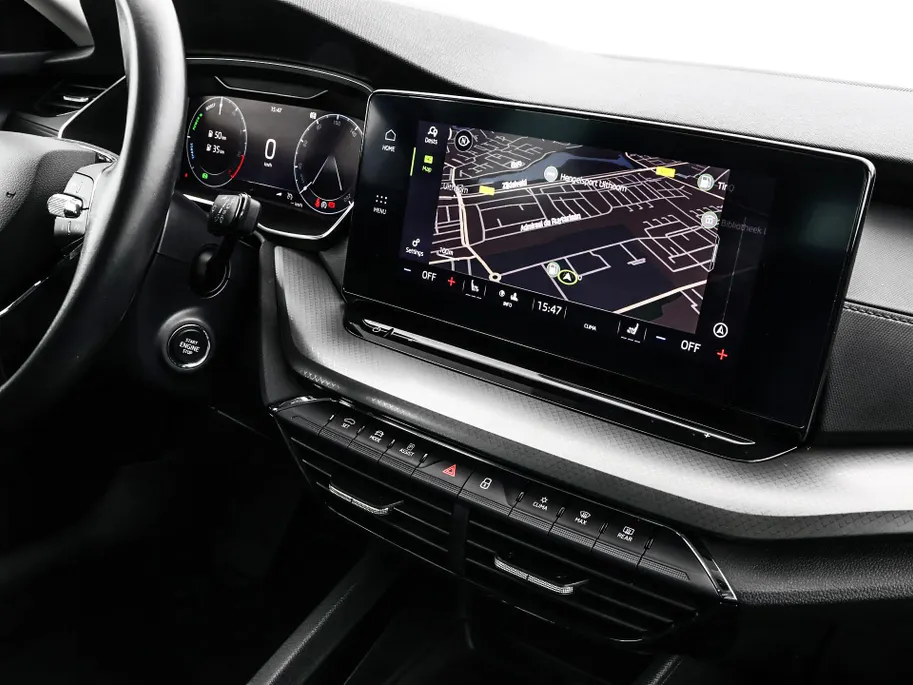 Škoda Octavia Combi 1.4 TSI iV PHEV 204pk DSG Business Edition · Stuur- & Stoelverwarming · Apple/Android Car Play · Cruise Control · Elek. Achterklep · Draadloze Telefoonlader ·