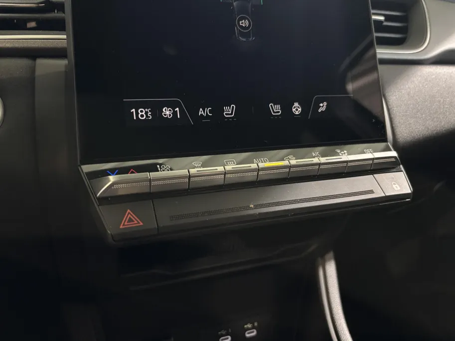 Renault Captur 90PK TCe Techno | Pack Winter | Navi | Climate Control | Camera | Parkeersensoren | Apple CarPlay/Android Auto | Lichtmetalen Velgen | Full LED | Armsteun | Digital Cockpit |