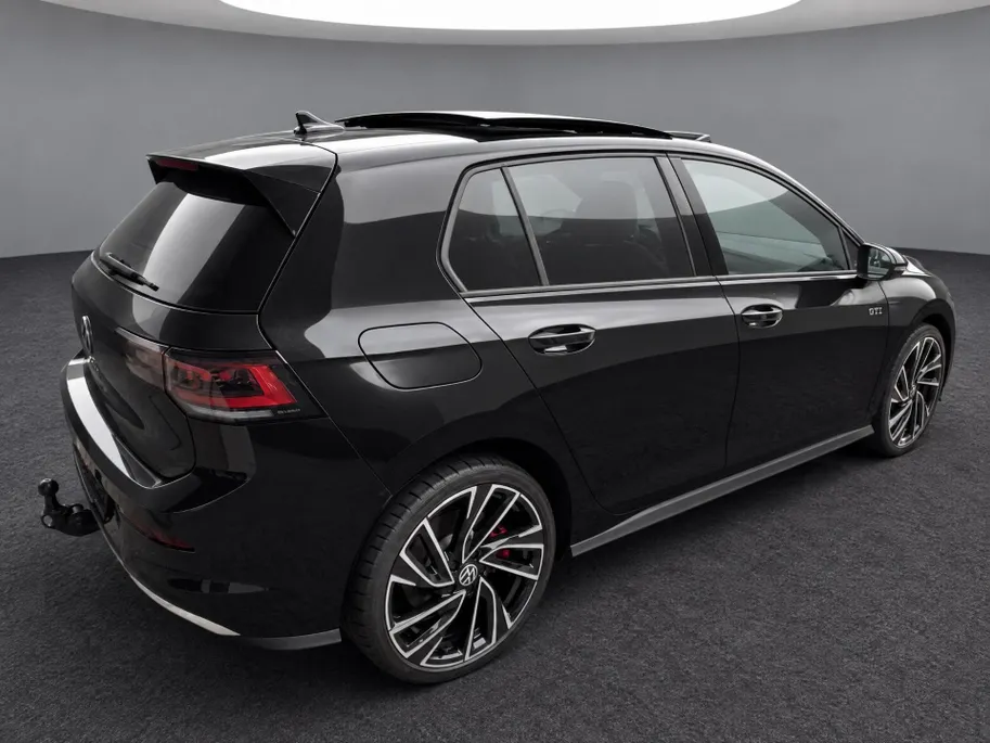 Volkswagen Golf 1.5 272pk DSG eHybrid GTE · Panoramadak · Camera · Alarm · Wegklapbare Trekhaak · Garantie t/m 18-12-2030 of 100.000km