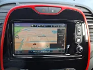 Renault Captur 0.9 TCe Xmod airco (automatisch) , navi , trekhaak , stoelverwarming , cruise , tel , usb , lm velgen .