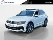 Volkswagen Tiguan 2.0 TSi DSG-aut. 4Motion Highline R-Line NL Auto | 11-2017 | Pano dak | Trekhaak | 20' | Stoelverwarming | Etc.