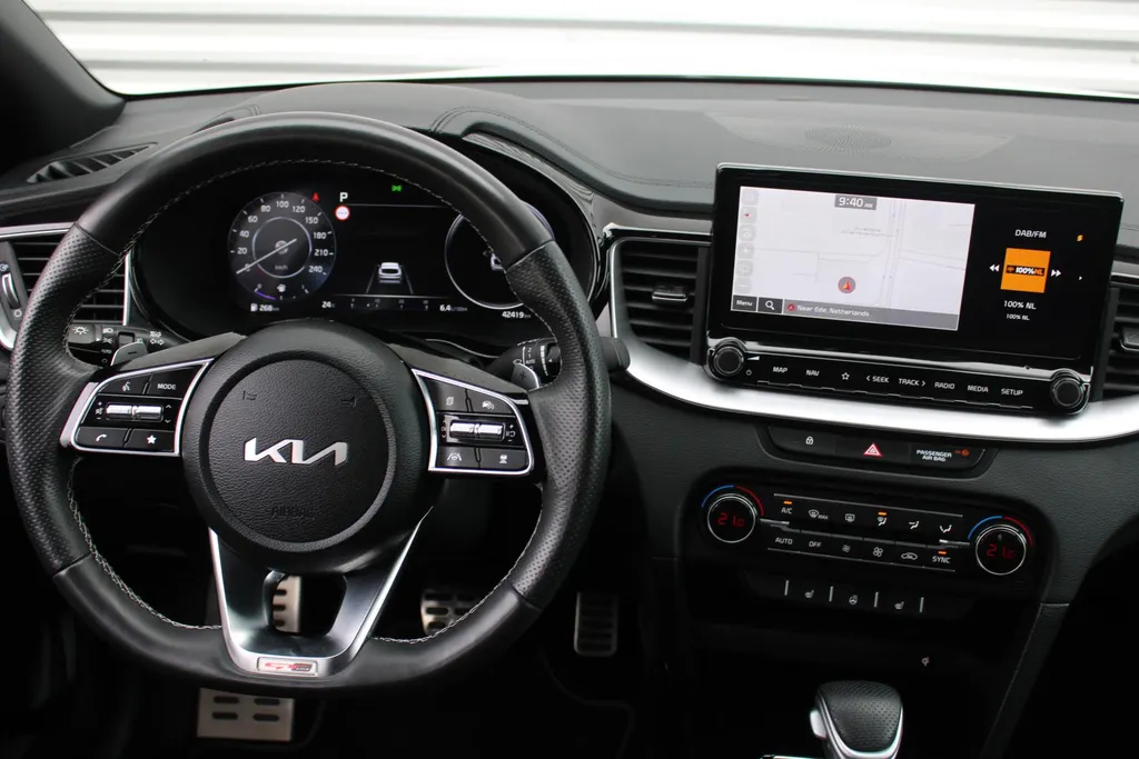 Kia ProCeed 1.5 T-GDi DCT7 GT-Line | BTW Auto | Automaat | Trekhaak | Verwarmde sportstoelen | Camera | Dodehoek detectie | Telefoonlader | LED |