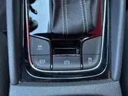 Škoda Kodiaq 1.5 TSI 150pk DSG Sportline Business 7p. · Camera · Inklap. Trekhaak · Keyless · Elek. Bestuurdersstoel + Geheugen · Matrix LED · Garantie t/m 27-05-2028 of 100.000km