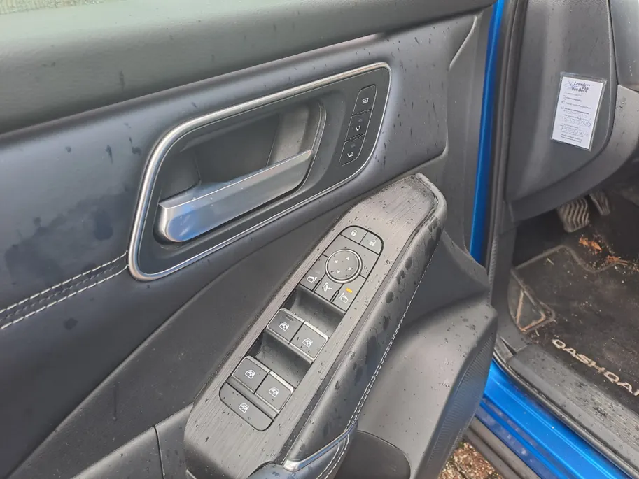 Nissan QASHQAI 1.3 MHEV Xtronic Tekna Plus | Panorama Dak | Dodehoekdetectie | Automaat | Trekhaak | Navigatie | 360 Camera | Head-up display | stuur verwarmd | Voorstoelen verwarmd | Leer | BOSE | Verwarmde voorruit