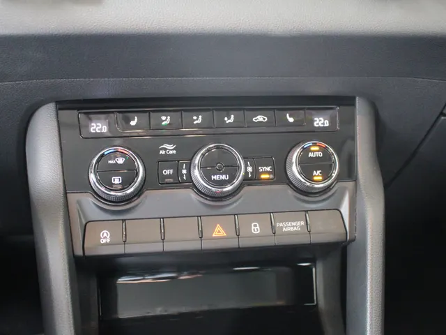 Škoda Karoq 1.0 TSI Business Edition Navigatie | climate Control | Stoelverwarming |