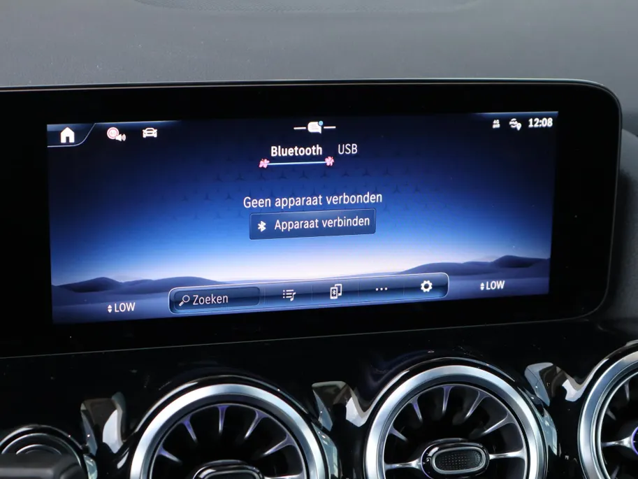 Mercedes-Benz B-Klasse 180 AMG Line l Keyless l Achteruitrij camera l Stoelverwarming l Memory