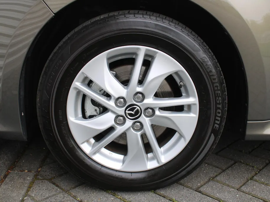 Mazda 2 Hybrid 1.5 Agile | Comfort pakket | Trekhaak | CarPlay | Camera | Stuur-/stoelverwarming | Cruise adapt. | 15' LM |