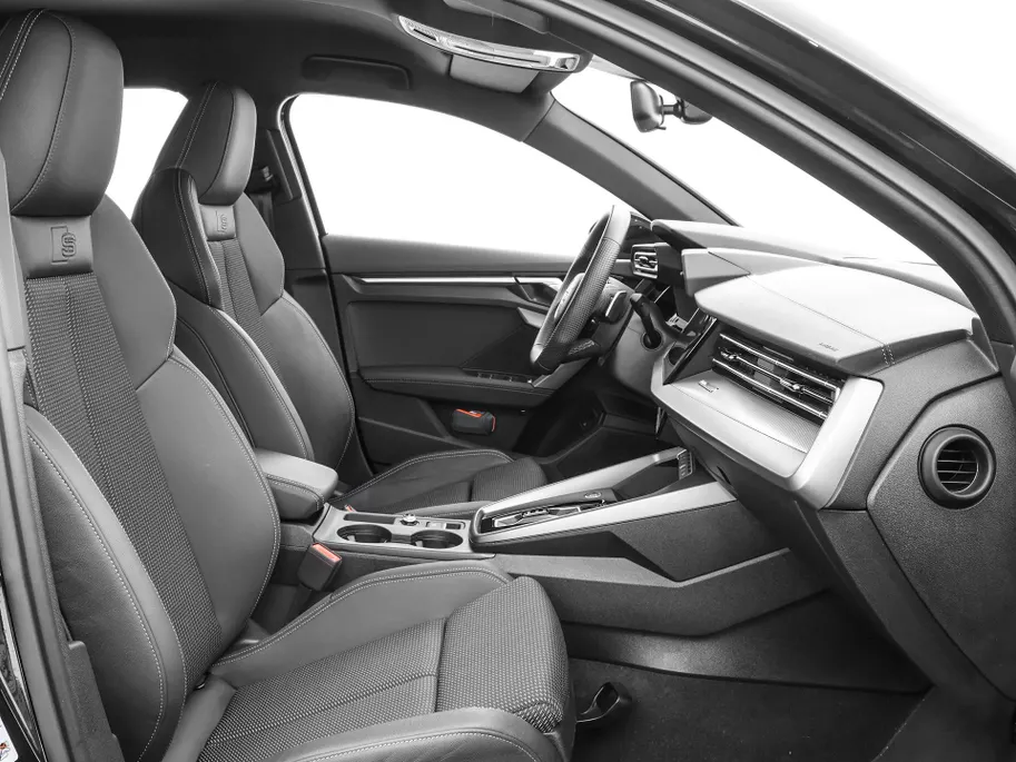Audi A3 Sportback 40 TFSIe 204pk S-tronic S edition · Camera · Stoelverwarming · Apple/Android Car Play · Park Assist · Navigatie · 17'' Inch · Garantie t/m 27-07-2029 of 100.000km