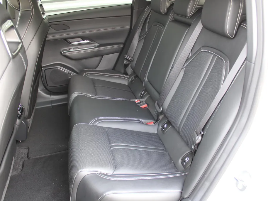 Mazda 6 6e Takumi Long Range 80 kWh | Stuur-/stoelverwarming + ventilatie | 360 camera | Pano dak | Zwart leer | 19' LM | HUD | LED | Elek. stoelverst. |