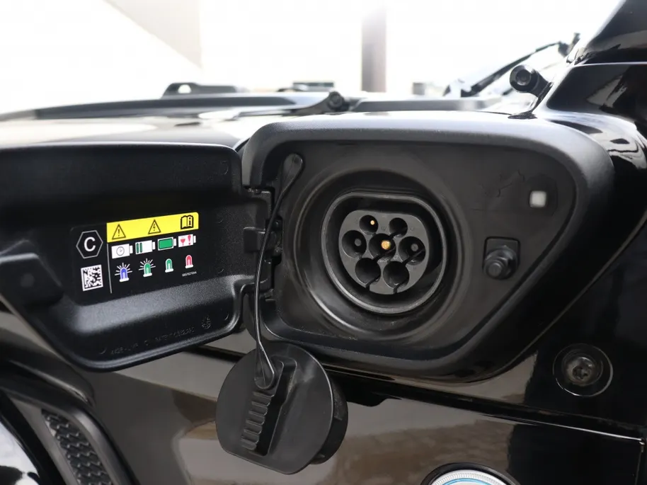 Jeep Wrangler Unlimited 4xe 380 PK Sahara | Leder | Camera | Navi | Carplay | 20'