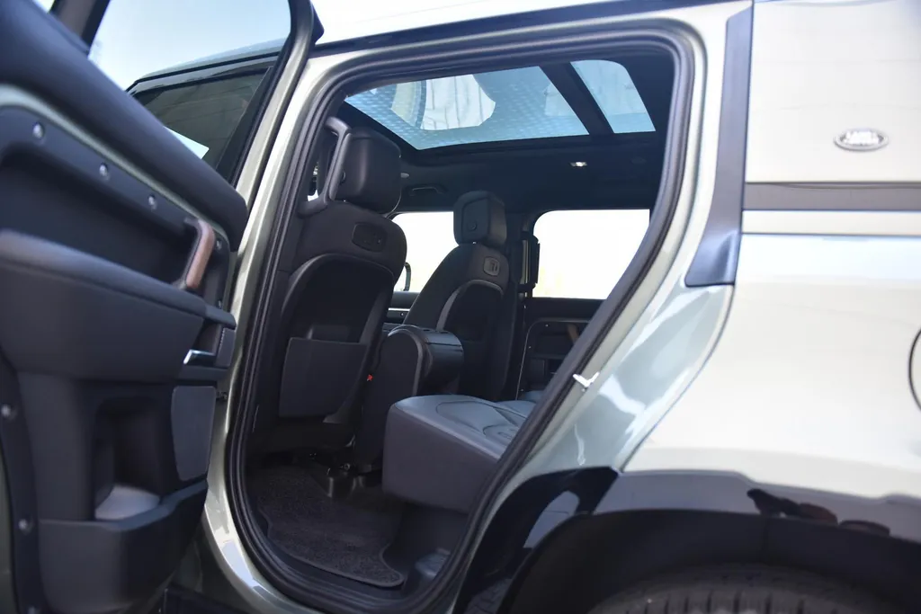 Land Rover Defender X 110 P400e
