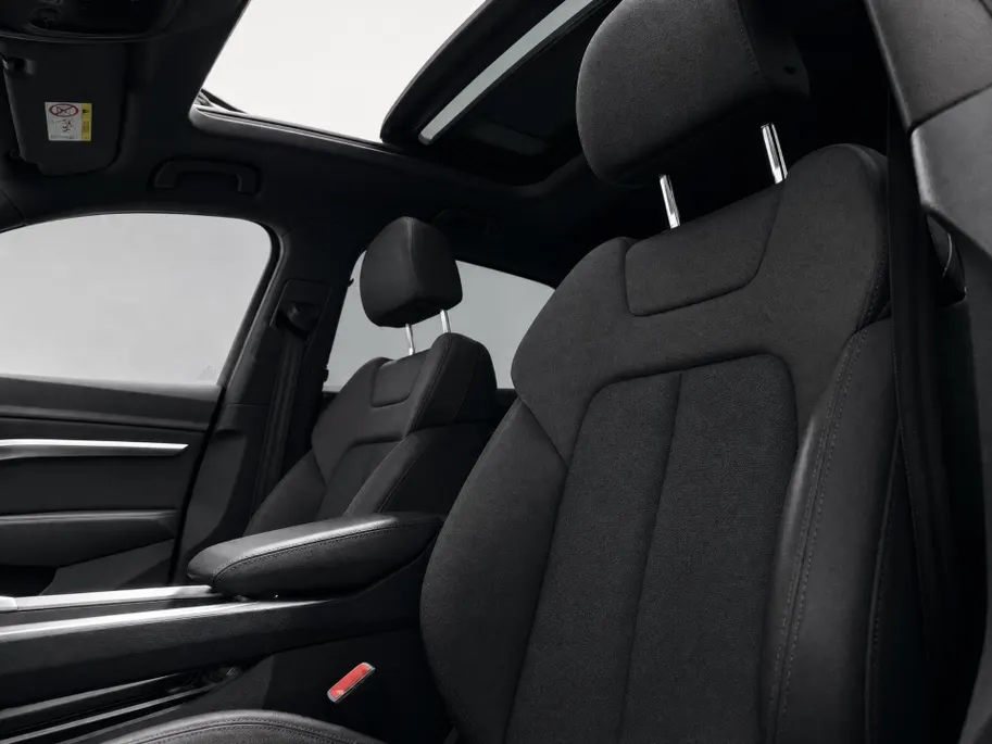 Audi e-tron 55 408pk Quattro S edition 95 kWh · SOH 97,1% · Panoramadak · Camera · Luchtvering · Zwart Optiek Plus · 21'' Inch ·