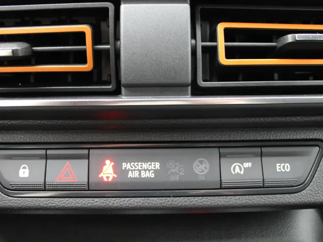 Dacia Sandero Stepway 1.0 TCe 100 PK Bi-Fuel Comfort | Trekhaak | ECC | Sensoren achter | 6 bak |