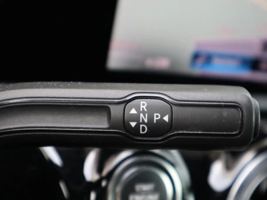 Mercedes-Benz CLA 180 Business Solution AMG l Keyless l Achteruitrijcamera l Stoelverwarming l Ambiente lichtpakket