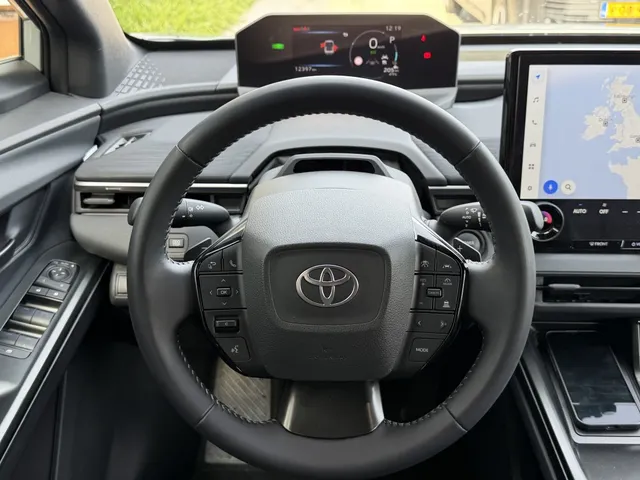 Toyota C-HR+ First Edition 77 kWh | Bi-Tone | 20'| Stoel&Stuurverw | Camera