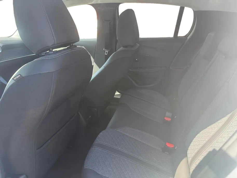 Peugeot 208 1.2 Hybrid 110 e-DCS6 Allure | Automaat | Parkeersensoren | Climate Control | Apple Carplay/Android Auto | DAB | Full Led
