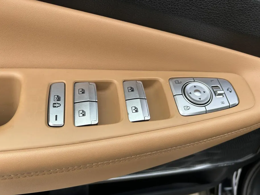 Hyundai Santa Fe 1.6 T-GDI HEV Premium Plus Sky 7p. | Zeer netjes | Vol opties! | Trekhaak | Incl. 12 maanden garantie, APK, Onderhoudsbeurt etc. Premiumpakket gratis! |