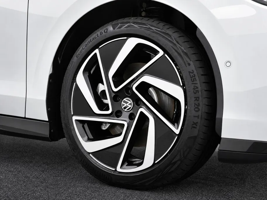 Volkswagen ID.7 Pro Business 286pk 77 kWh · SOH 97,2% · 360 Camera · Head-Up · Alarm · Elek. Trekhaak · Keyless · Elek. Voorstoelen · 20'' Inch · Gratis onderhoud & APK t/m 30-01-2030 · EXTRA INRUILKORTING ·