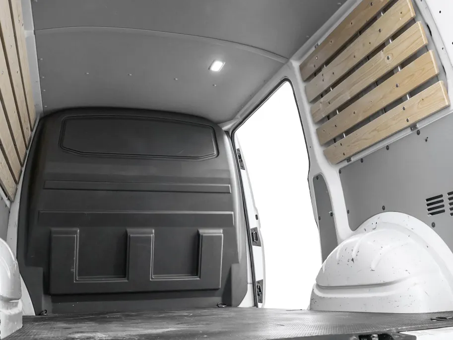 Volkswagen Bedrijfswagens Transporter 2.0 TDI L1H1 28 · Camera · Trekhaak · Apple/Android Car Play · Navigatie · Cruise Control · Vloerplaat · 16'' Inch · Garantie t/m 01-04-2028 of 100.000km