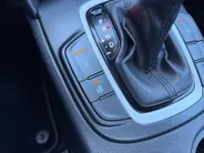 Hyundai Kona 1.6 GDI HEV Premium 105PK AUTOMAAT | Navigatie | Trekhaak| Two Tone| Climate Control| Stuur verwarming| Stoel verwarming|