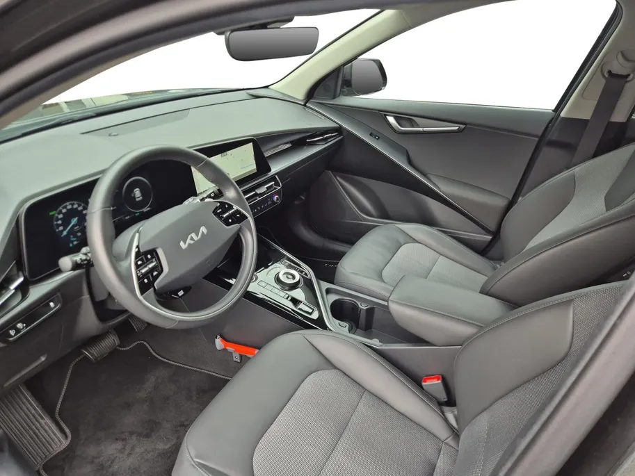 Kia Niro EV Edition 64.8 kWh | Afneembare Trekhaak | Climate Control | Cruise Control | Camera | Navigatie | Stoelverwarming | Stuurverwarming |