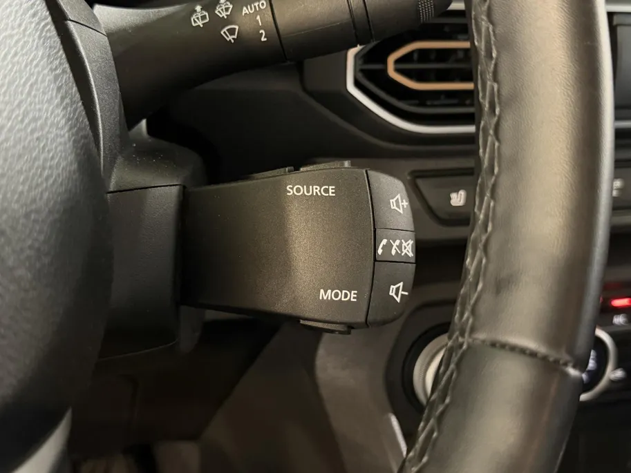 Dacia Jogger 140PK Hybrid Extreme 7p. Automaat | 7 Zitplaatsen | Camera | Parkeersensoren | Apple CarPlay/Android Auto | Digital Cockpit | Cruise Control | Lichtmetalen Velgen | Licht & Regen Sensor | Full LED |