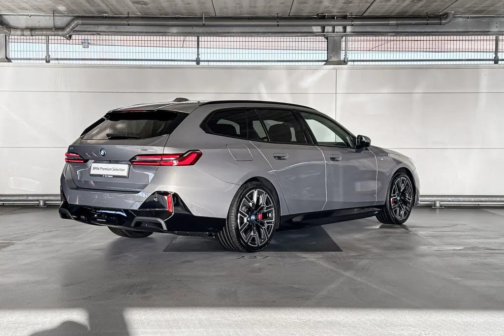BMW i5 Touring xDrive40 84 kWh