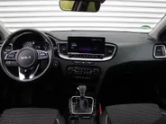 Kia Ceed Sportswagon 1.5 T-GDi DynamicPlusLine | Stoel- & stuurverwarming | Camera | Clima | Cruise adapt. | LED | Navi | Elek. achterklep | 16' LM |