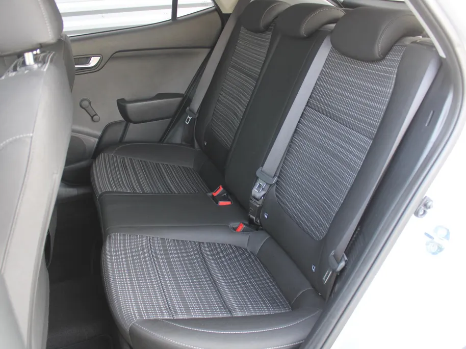 Kia Stonic 1.0 T-GDi MHEV DynamicLine | Stoelverwarming | Camera | Parkeersensor v+a | Clima | Navi | Apple Carplay/Android Auto | 15" LM | Cruise |