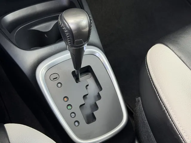 Toyota Yaris 1.5 Hybrid Trend Bi-Tone | Leer | Navigatie | LM Velgen