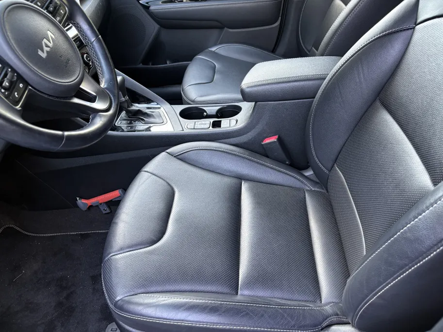 Kia Niro 1.6 GDi Hybrid DynamicPlusLine AUTOMAAT | Trekhaak | Stoel/Stuur verwarming | Adaptieve Cruise | Groot scherm Navigatie | Digitaal cockpit | Apple Carplay/Android Auto | Camera | Climate