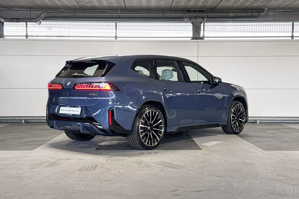 BMW iX3 50 xDrive 113 kWh