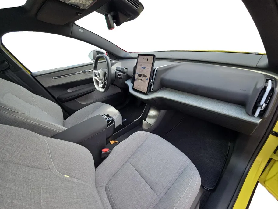 Volvo EX30 Single Motor Extended Range Ultra 69 kWh | Zeer compleet | Panoramadak | Harman Kardon Audio | 360 graden camera | Stoel & stuurverwarming | Bovag garantie | NAP