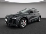 Audi Q6 e-tron edition 83 kWh 252pk · SOH 96,3% · Panoramadak · 360 Camera · Inklap. Trekhaak ·  Luchtvering · Stuur- & Stoelverwarming · Apple/Android Car Play · Garantie t/m 13-07-2030 of 100.000km