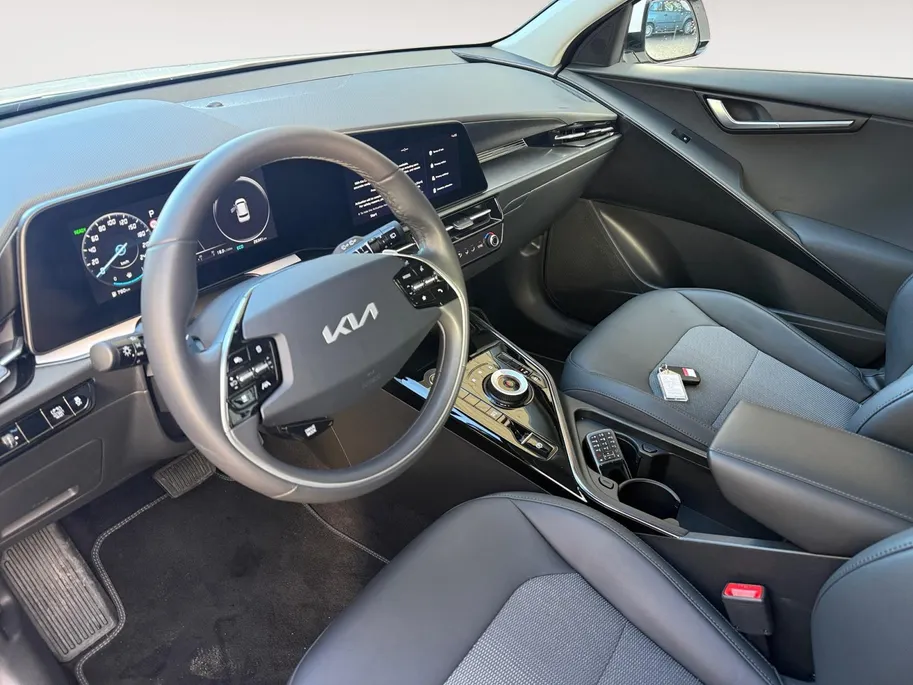 Kia Niro 1.6i Hybrid DynamicLine | Zeer nette auto | Cruise Control Adaptief | LM Velgen 16 ' | Carplay | File Assistent | Camera | Metallic lak | Fabrieksgarantie t/m 17-5-2032 | NAP