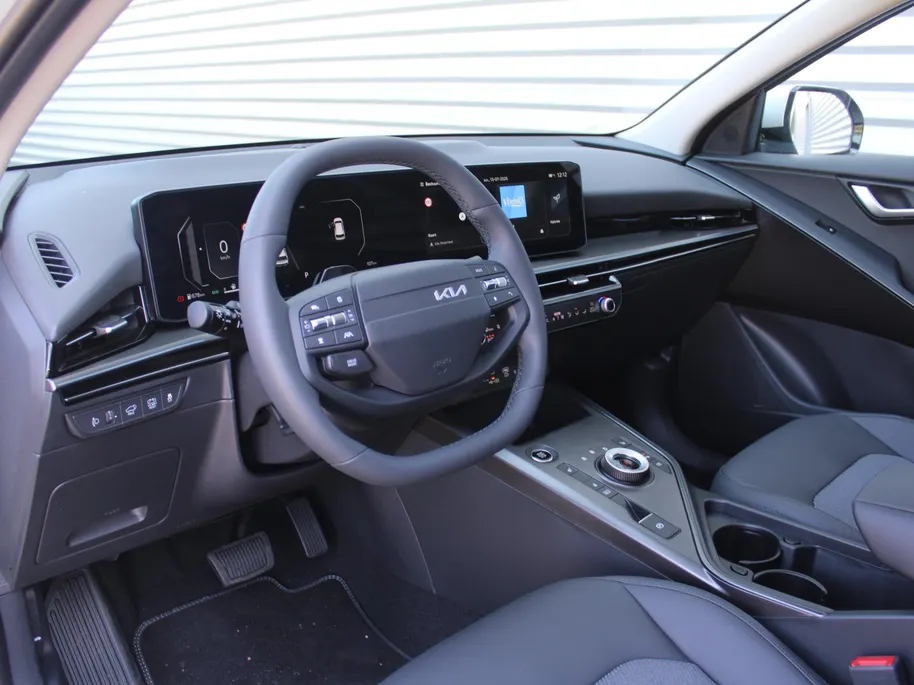 Kia Niro 1.6 GDi Hybrid DynamicPlusLine | Stuur-/stoelverwarming | Schuifdak | Elek. stoelverstelling + achterklep | Dodehoekdetectie | Camera | Telefoonlader | HK audio | LED |