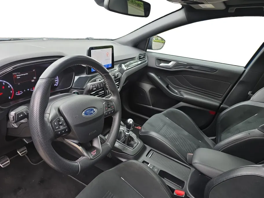 Ford Focus Wagon 2.3 EcoBoost ST-3 | Performance Pack | Panoramadak | Trekhaak | Winter Pack | Achteruitrijcamera | Adapt. Cruise Control | 12 maanden garantie! |
