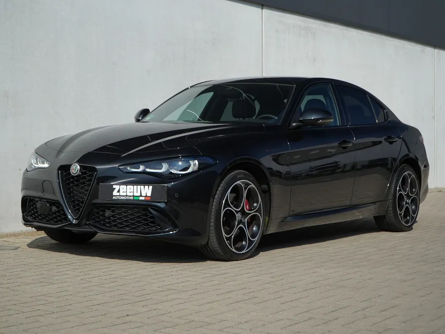 Alfa Romeo Giulia 2.0 Turbo 280 PK Competizione Q4 AWD | Harman | Veloce | 19'