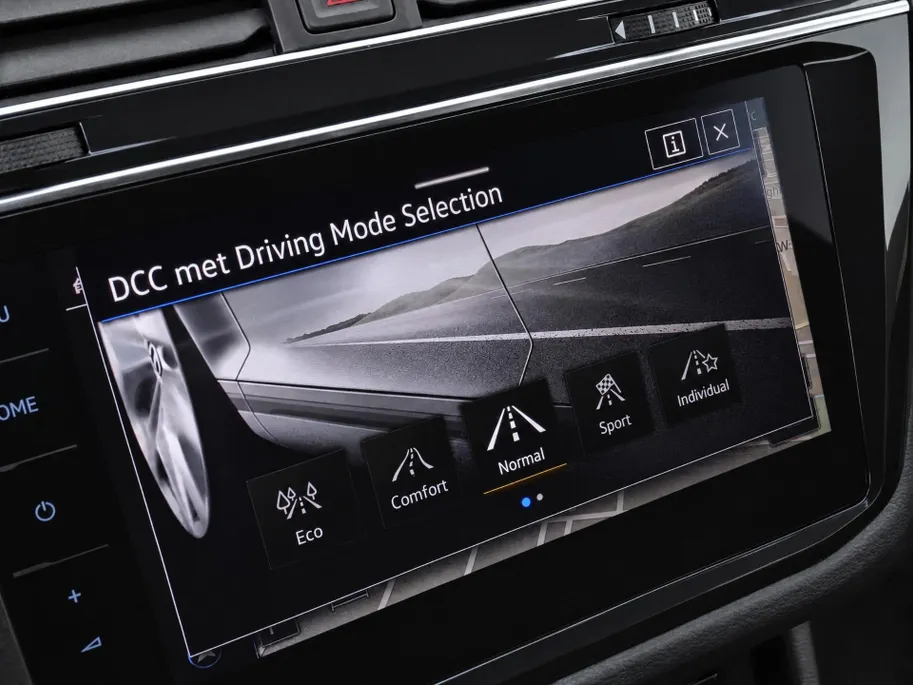 Volkswagen Tiguan 1.4 TSI eHybrid R-Line Business+ · Panoramadak · Trekhaak · 360°Camera · Apple/Android Car Play