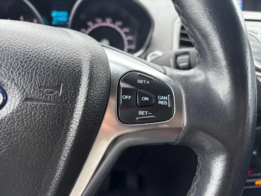 Ford EcoSport 1.5 Ti-VCT Titanium | Dealeronderhouden! | Trekhaak | Cruise Control | Stoel-en voorruitverwarming | Parkeersensoren achter |