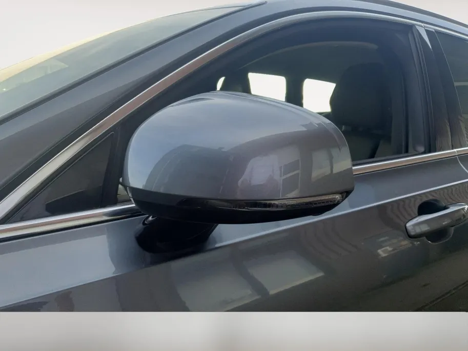 Volvo V90 2.0 T4 Momentum | Stoel en stuurverwarming | Elektrisch bedienbare voorstoelen | Camera | Lederen bekleding | Navigatie | Parkeersensoren voor en achter | Elektrische achterklep |