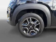 Dacia Spring Comfort Plus 27 kWh Automaat | 1e eigenaar | Navi | Bluetooth | Apple CarPlay/Android Auto | Lichtmetalen Velgen | Parkeersensoren | Airco | Elektrische Ramen |